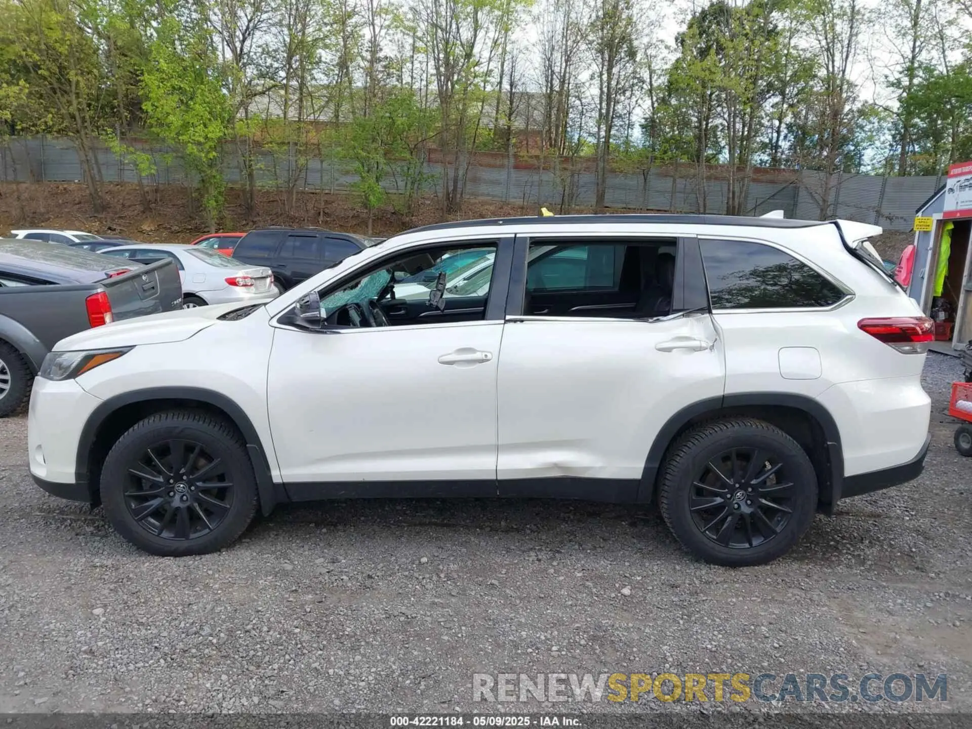15 fotografías del automóvil dañado 5TDJZRFH5KS616112 TOYOTA HIGHLANDER 2019