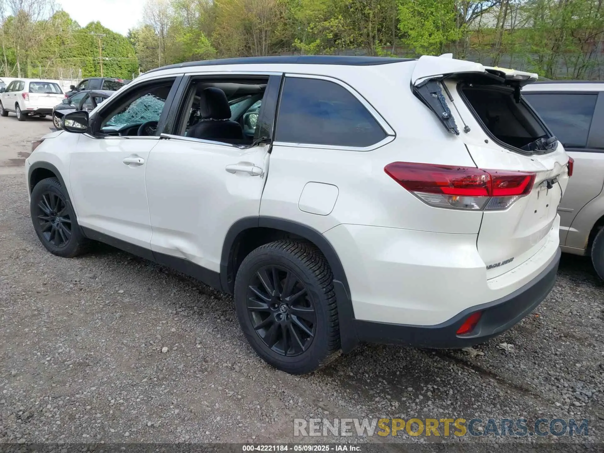 3 fotografías del automóvil dañado 5TDJZRFH5KS616112 TOYOTA HIGHLANDER 2019