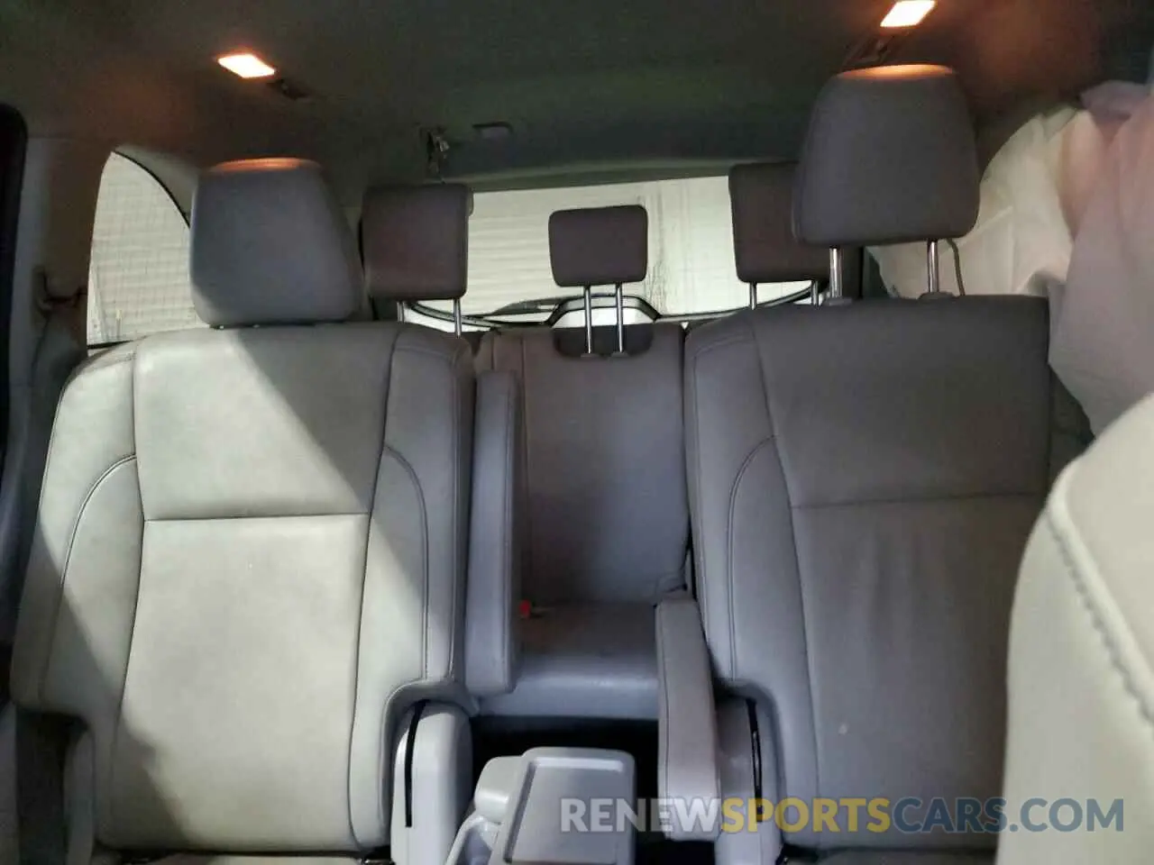 10 fotografías del automóvil dañado 5TDJZRFH5KS714752 TOYOTA HIGHLANDER 2019