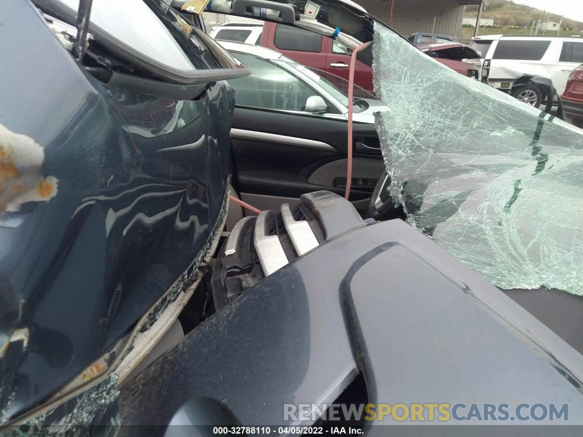5 fotografías del automóvil dañado 5TDJZRFH5KS745211 TOYOTA HIGHLANDER 2019