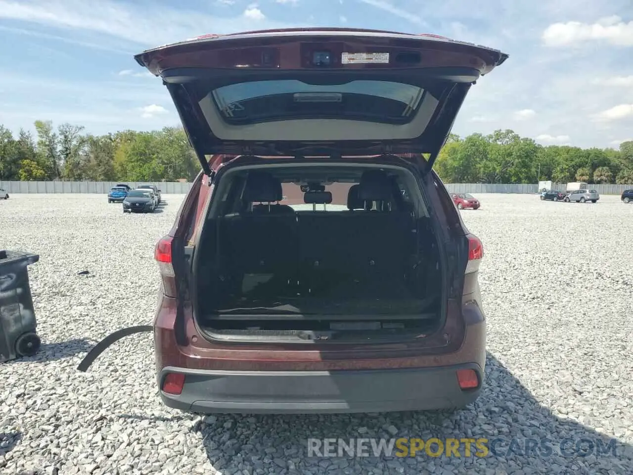 6 fotografías del automóvil dañado 5TDJZRFH5KS746200 TOYOTA HIGHLANDER 2019