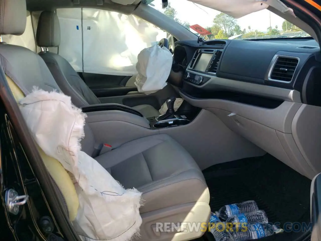 5 fotografías del automóvil dañado 5TDJZRFH5KS918113 TOYOTA HIGHLANDER 2019
