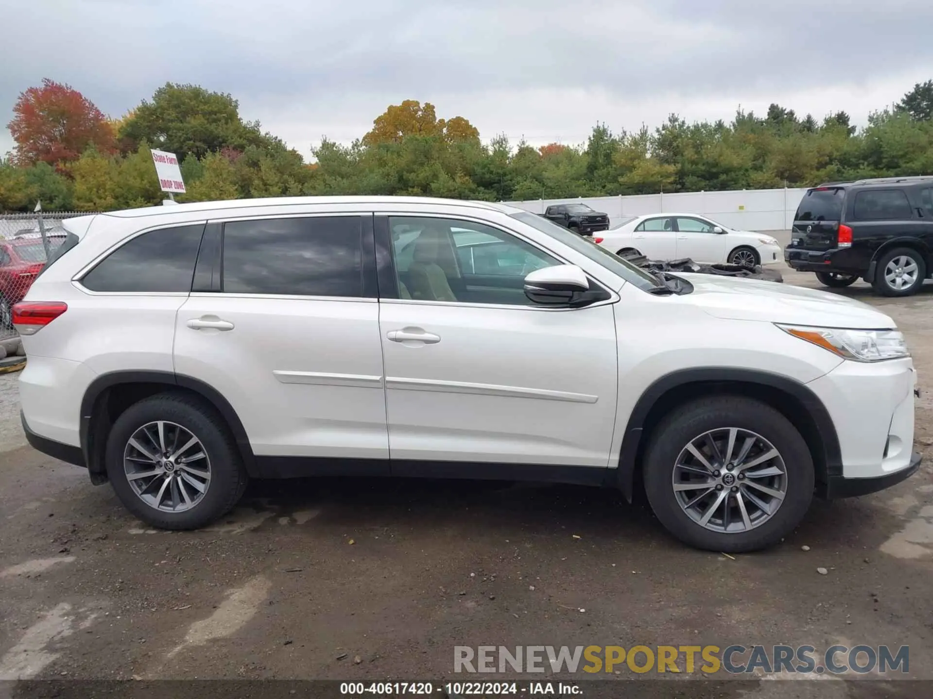 14 fotografías del automóvil dañado 5TDJZRFH6KS562772 TOYOTA HIGHLANDER 2019