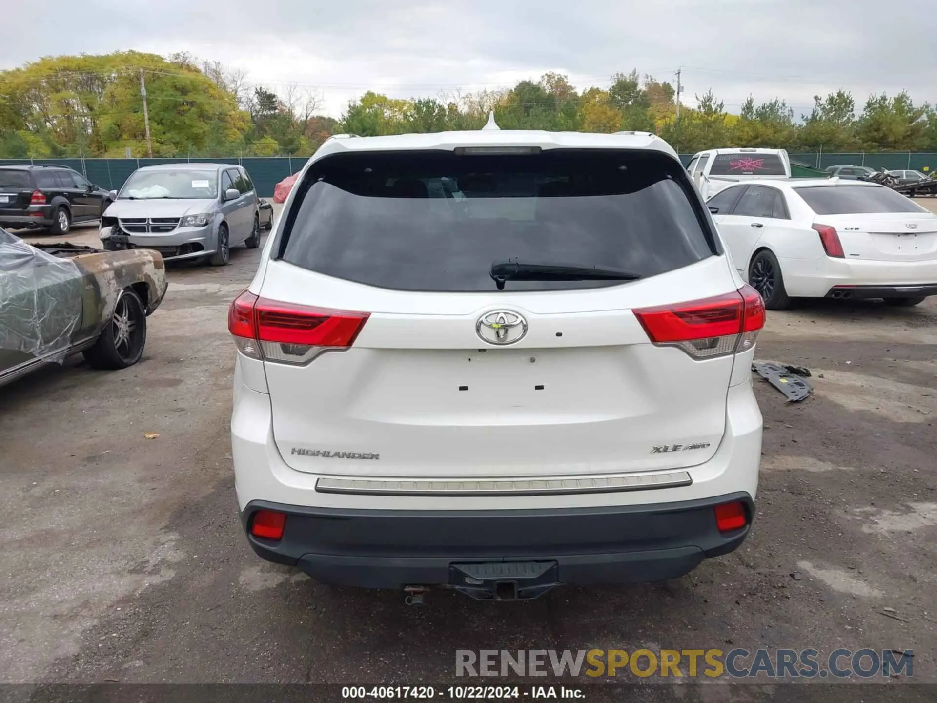 17 fotografías del automóvil dañado 5TDJZRFH6KS562772 TOYOTA HIGHLANDER 2019