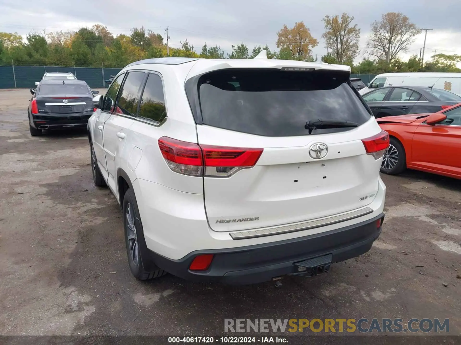 3 fotografías del automóvil dañado 5TDJZRFH6KS562772 TOYOTA HIGHLANDER 2019