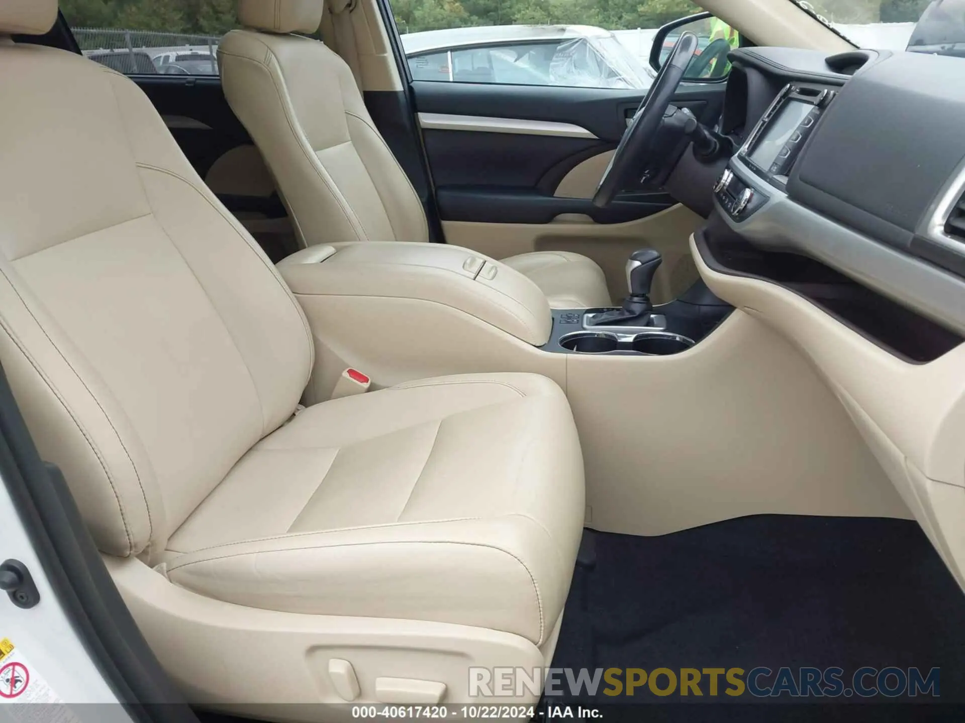 5 fotografías del automóvil dañado 5TDJZRFH6KS562772 TOYOTA HIGHLANDER 2019