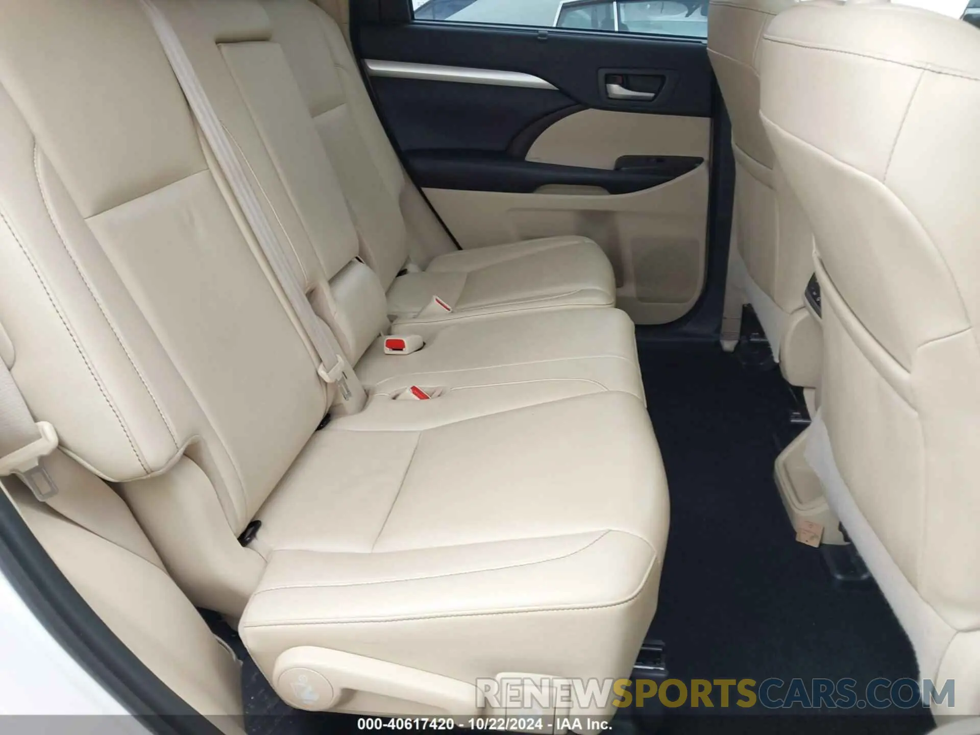 8 fotografías del automóvil dañado 5TDJZRFH6KS562772 TOYOTA HIGHLANDER 2019
