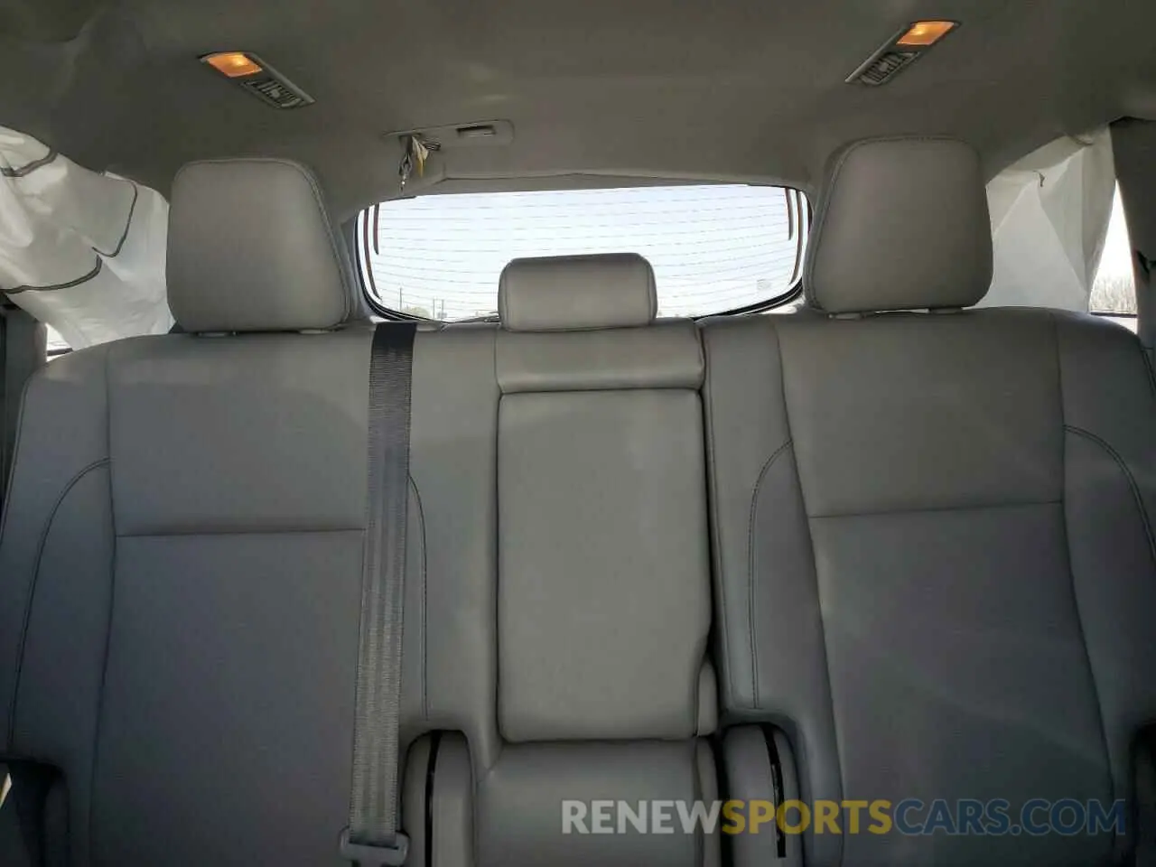 10 fotografías del automóvil dañado 5TDJZRFH6KS579801 TOYOTA HIGHLANDER 2019