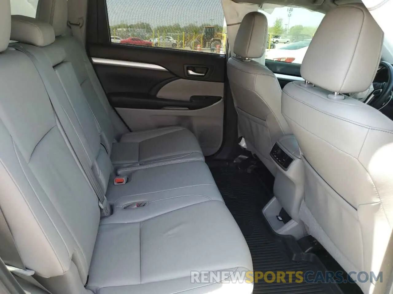 11 fotografías del automóvil dañado 5TDJZRFH6KS579801 TOYOTA HIGHLANDER 2019