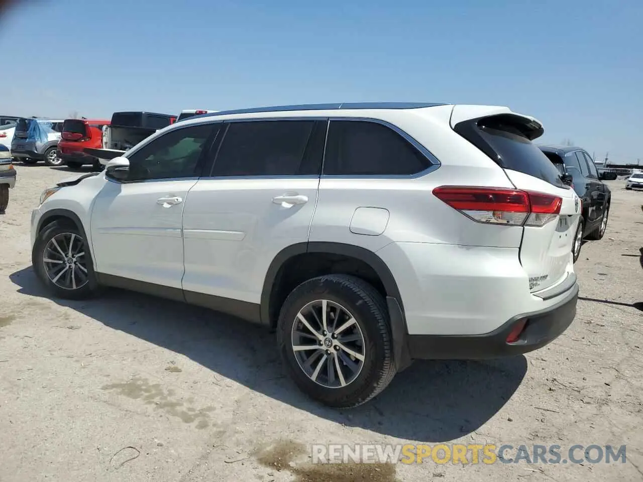 2 fotografías del automóvil dañado 5TDJZRFH6KS579801 TOYOTA HIGHLANDER 2019