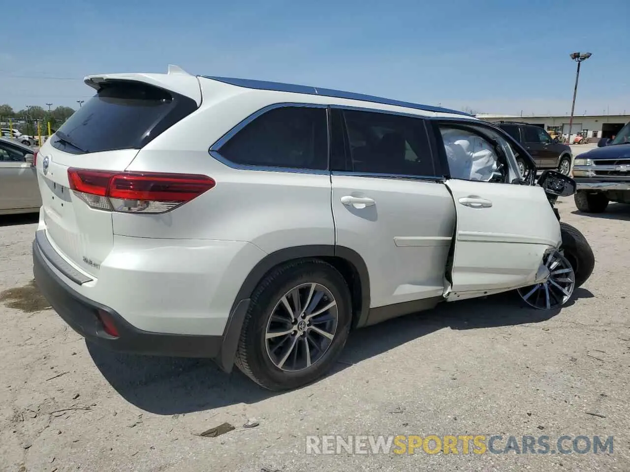 3 fotografías del automóvil dañado 5TDJZRFH6KS579801 TOYOTA HIGHLANDER 2019