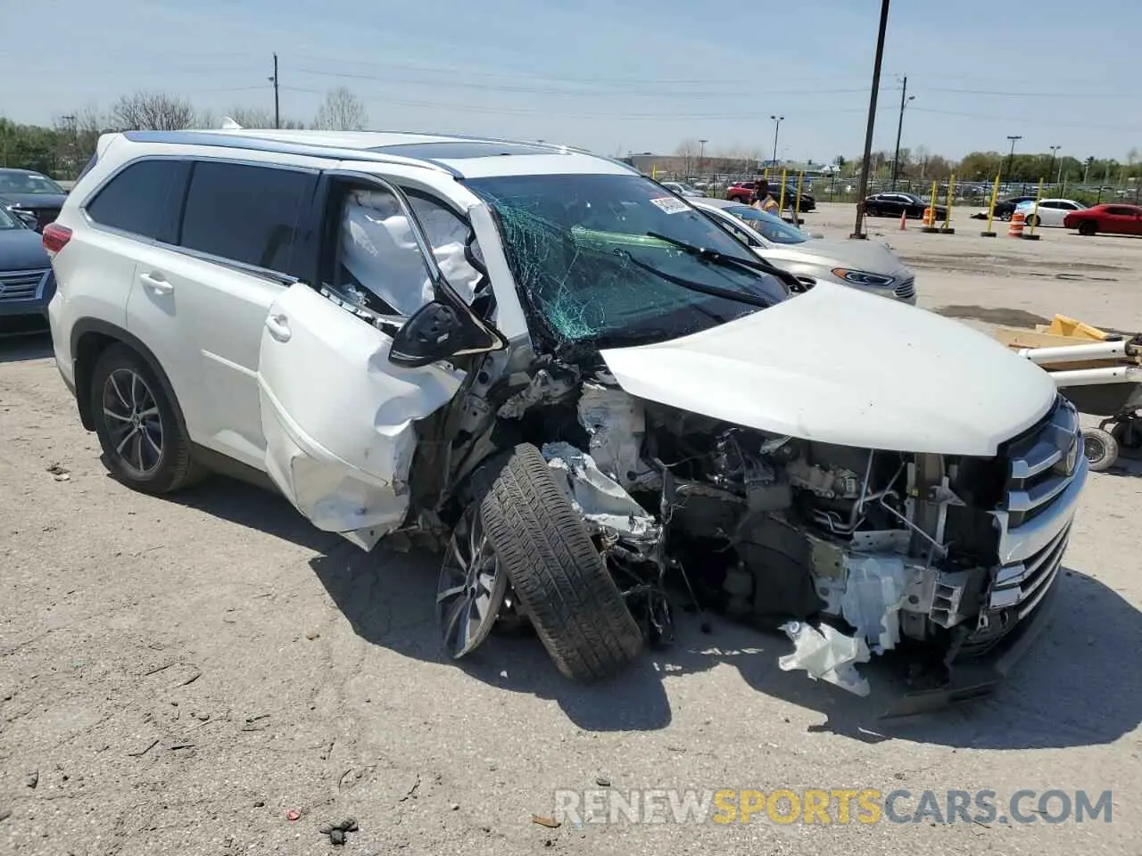 4 fotografías del automóvil dañado 5TDJZRFH6KS579801 TOYOTA HIGHLANDER 2019