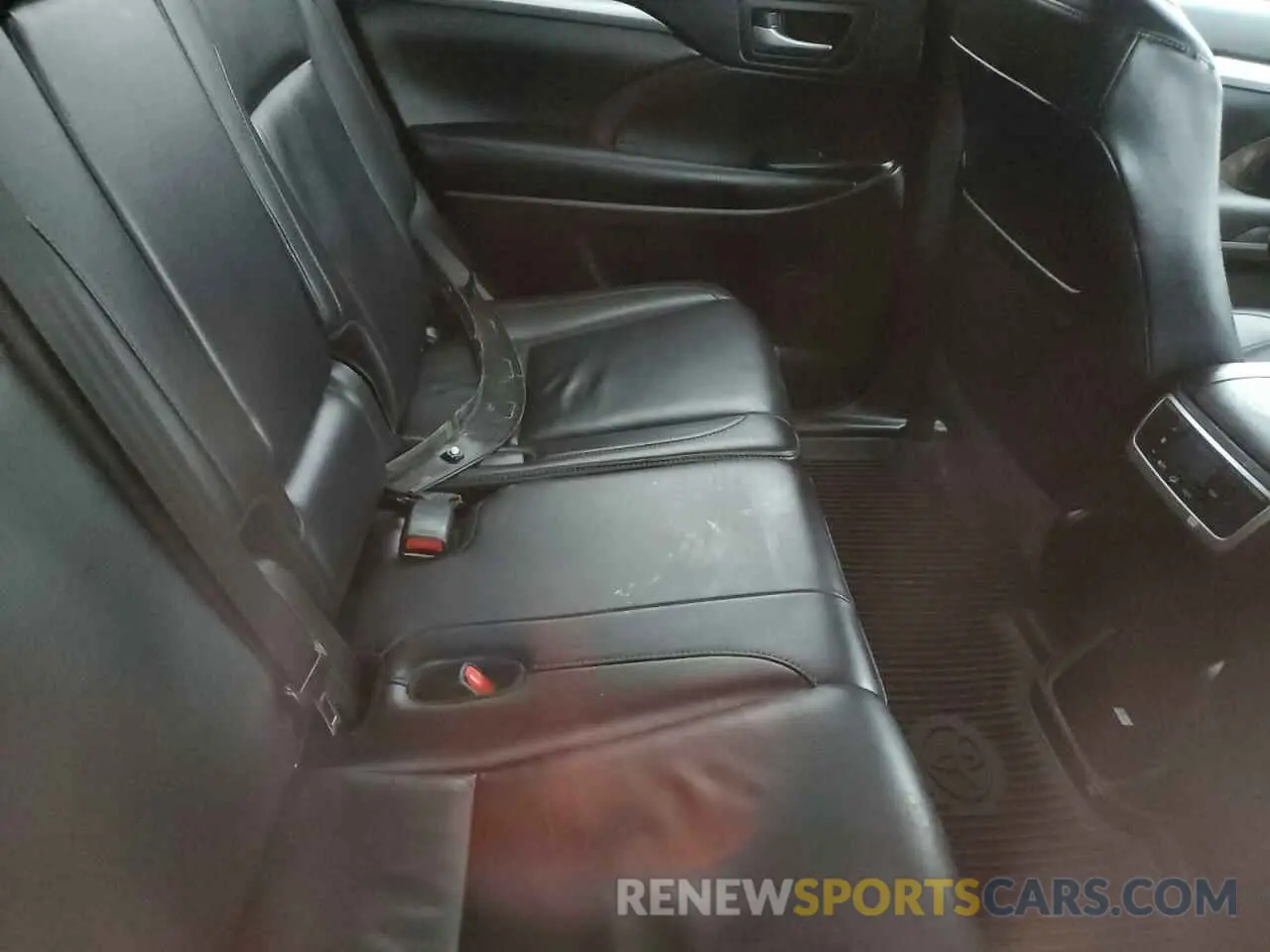 11 fotografías del automóvil dañado 5TDJZRFH6KS589535 TOYOTA HIGHLANDER 2019