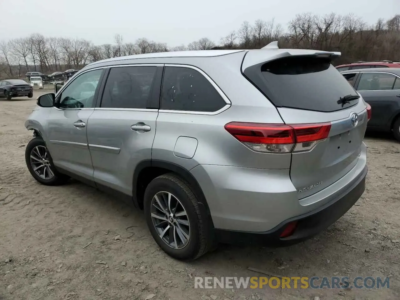 2 fotografías del automóvil dañado 5TDJZRFH6KS589535 TOYOTA HIGHLANDER 2019