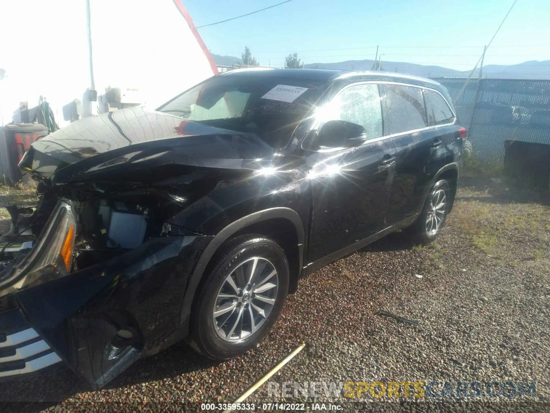 2 fotografías del automóvil dañado 5TDJZRFH6KS590927 TOYOTA HIGHLANDER 2019