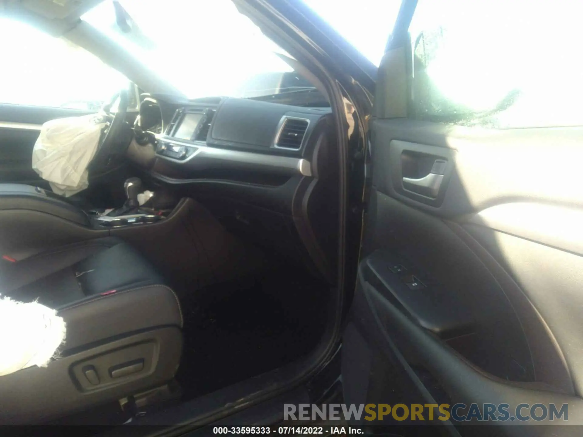 5 fotografías del automóvil dañado 5TDJZRFH6KS590927 TOYOTA HIGHLANDER 2019