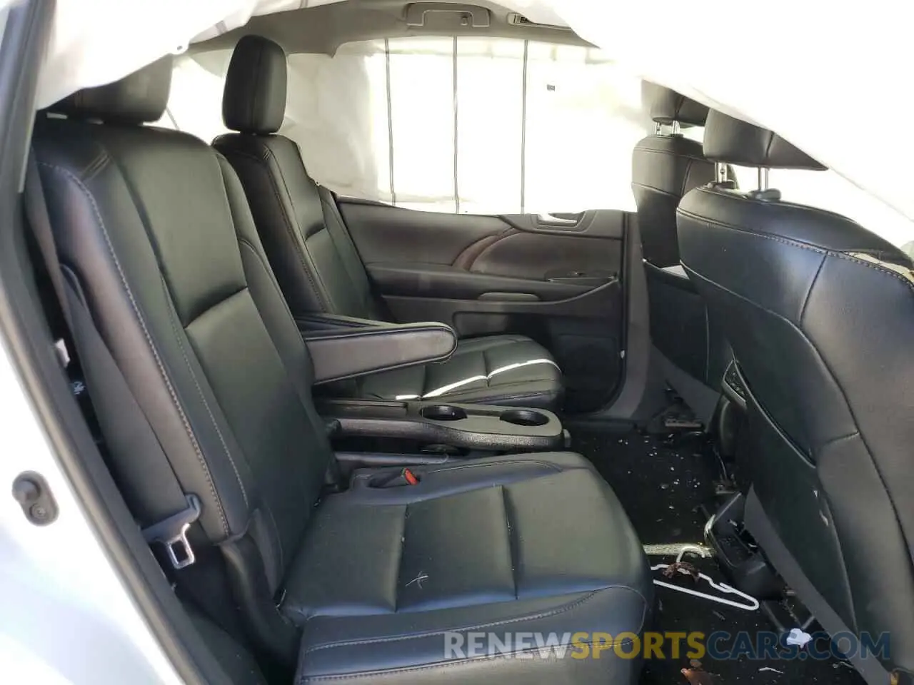 11 fotografías del automóvil dañado 5TDJZRFH6KS604082 TOYOTA HIGHLANDER 2019