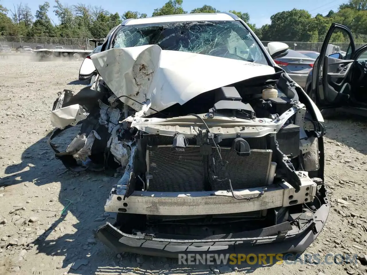 5 fotografías del automóvil dañado 5TDJZRFH6KS604082 TOYOTA HIGHLANDER 2019