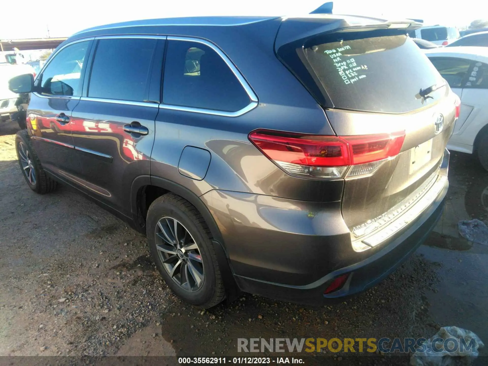 3 fotografías del automóvil dañado 5TDJZRFH7KS581167 TOYOTA HIGHLANDER 2019