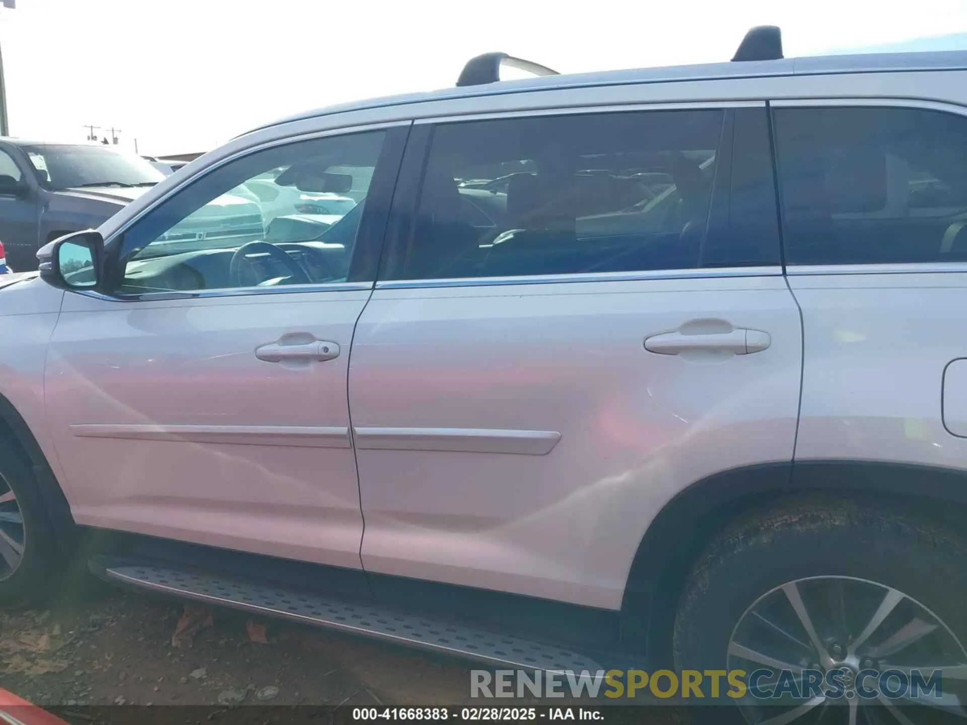 14 fotografías del automóvil dañado 5TDJZRFH7KS588393 TOYOTA HIGHLANDER 2019