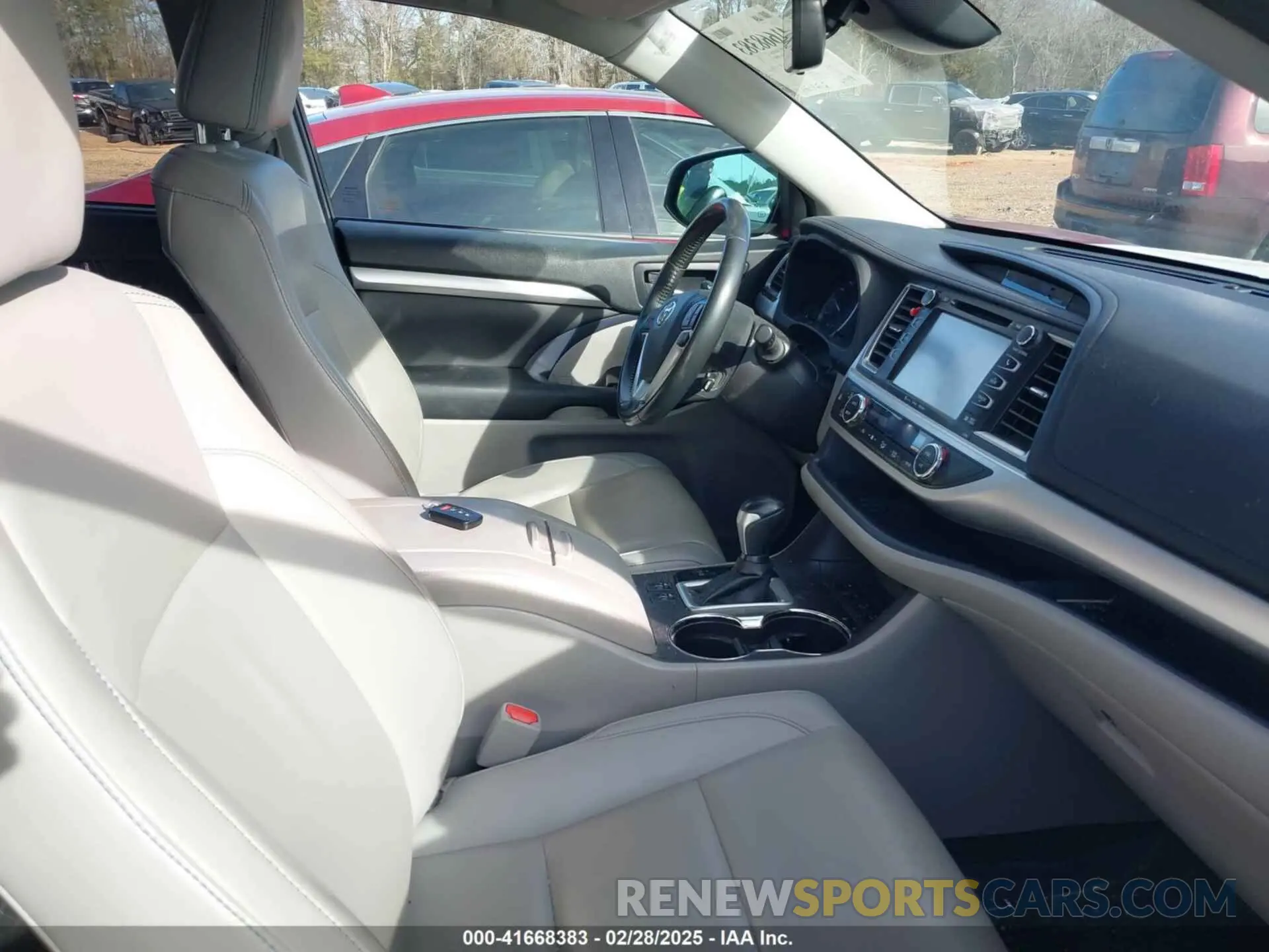 5 fotografías del automóvil dañado 5TDJZRFH7KS588393 TOYOTA HIGHLANDER 2019