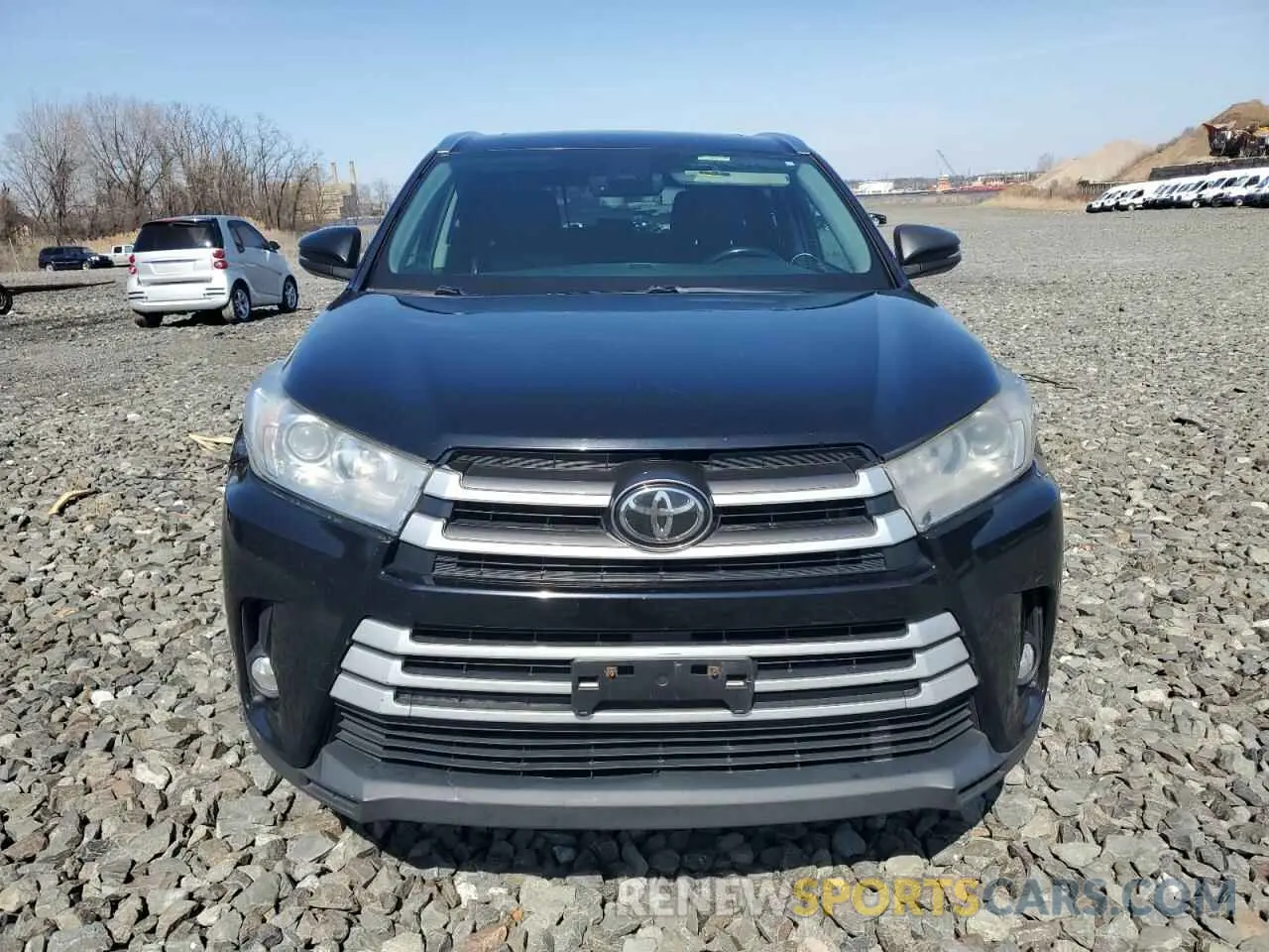 5 fotografías del automóvil dañado 5TDJZRFH7KS600820 TOYOTA HIGHLANDER 2019