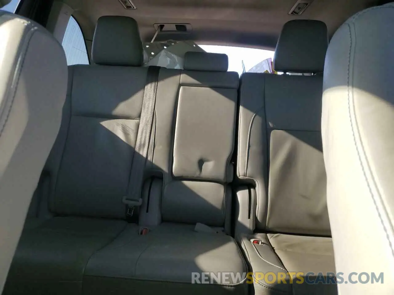 10 fotografías del automóvil dañado 5TDJZRFH7KS605368 TOYOTA HIGHLANDER 2019