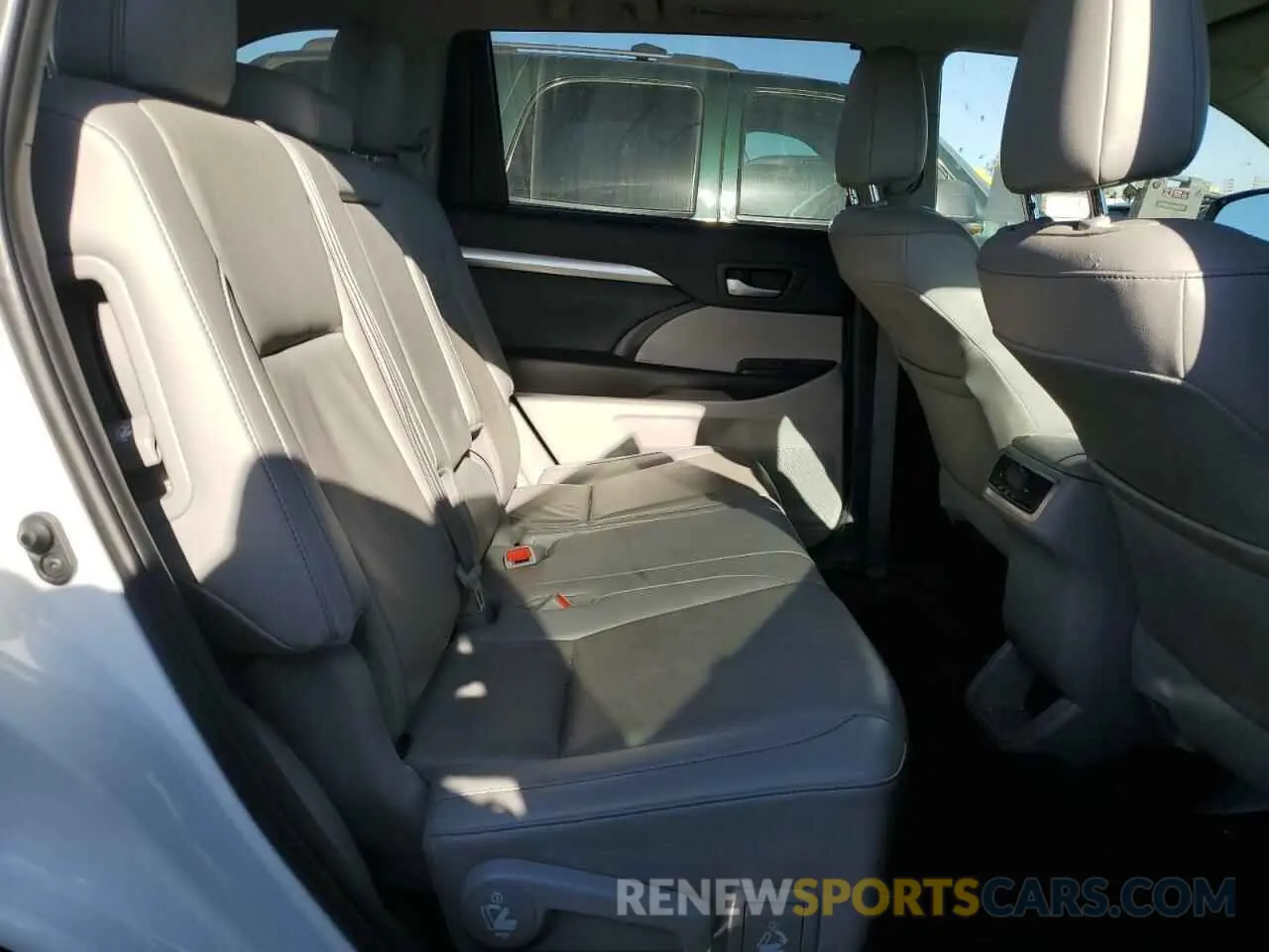 11 fotografías del automóvil dañado 5TDJZRFH7KS605368 TOYOTA HIGHLANDER 2019
