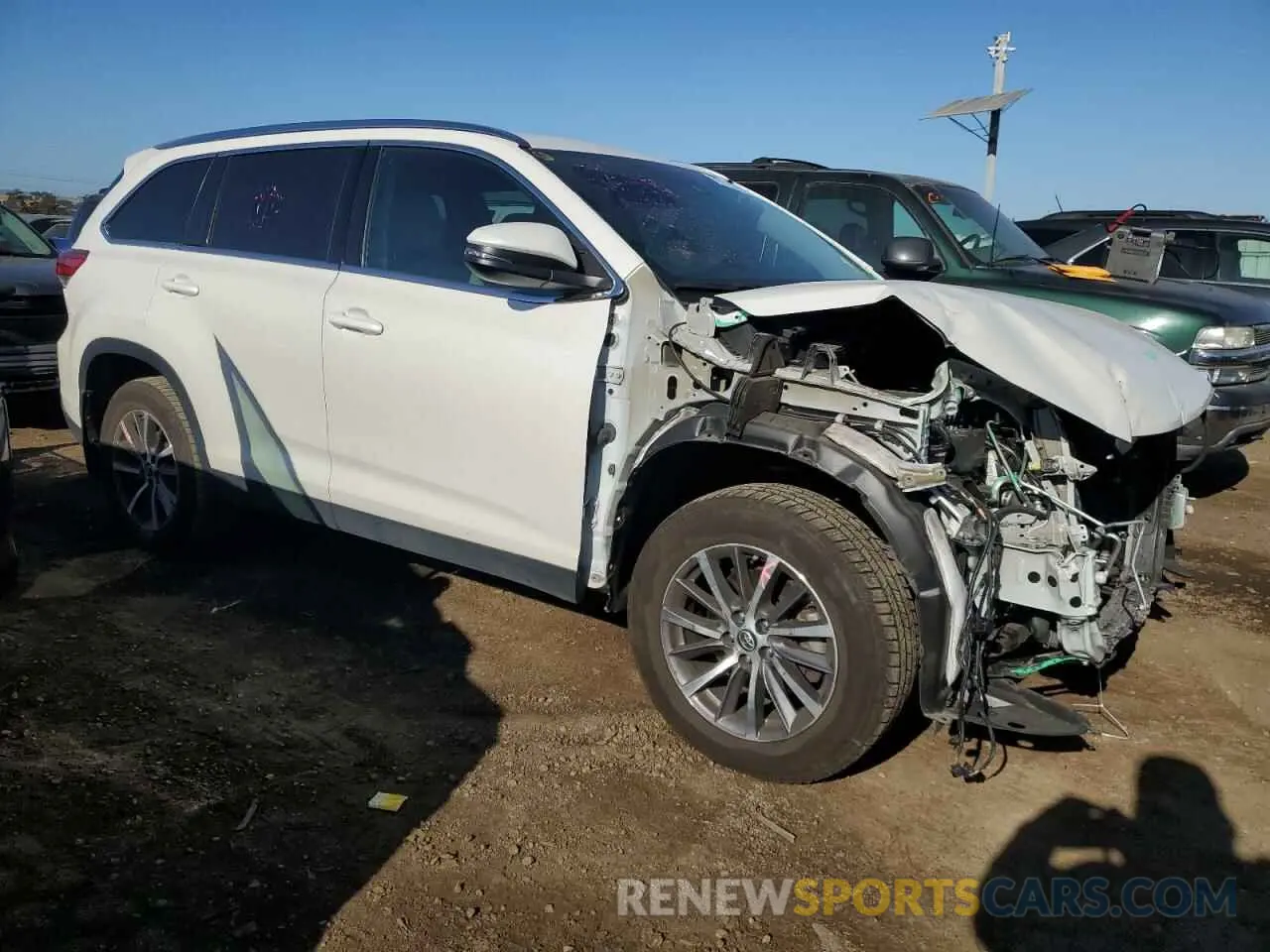 4 fotografías del automóvil dañado 5TDJZRFH7KS605368 TOYOTA HIGHLANDER 2019