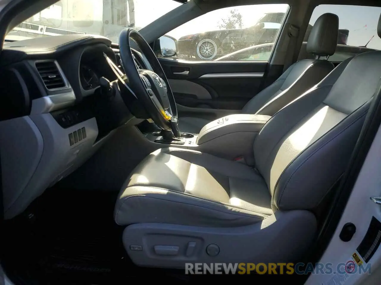 7 fotografías del automóvil dañado 5TDJZRFH7KS605368 TOYOTA HIGHLANDER 2019