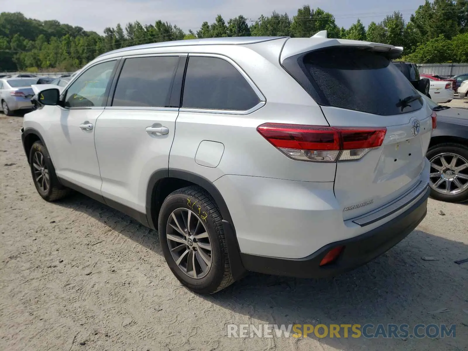 3 fotografías del automóvil dañado 5TDJZRFH7KS614359 TOYOTA HIGHLANDER 2019