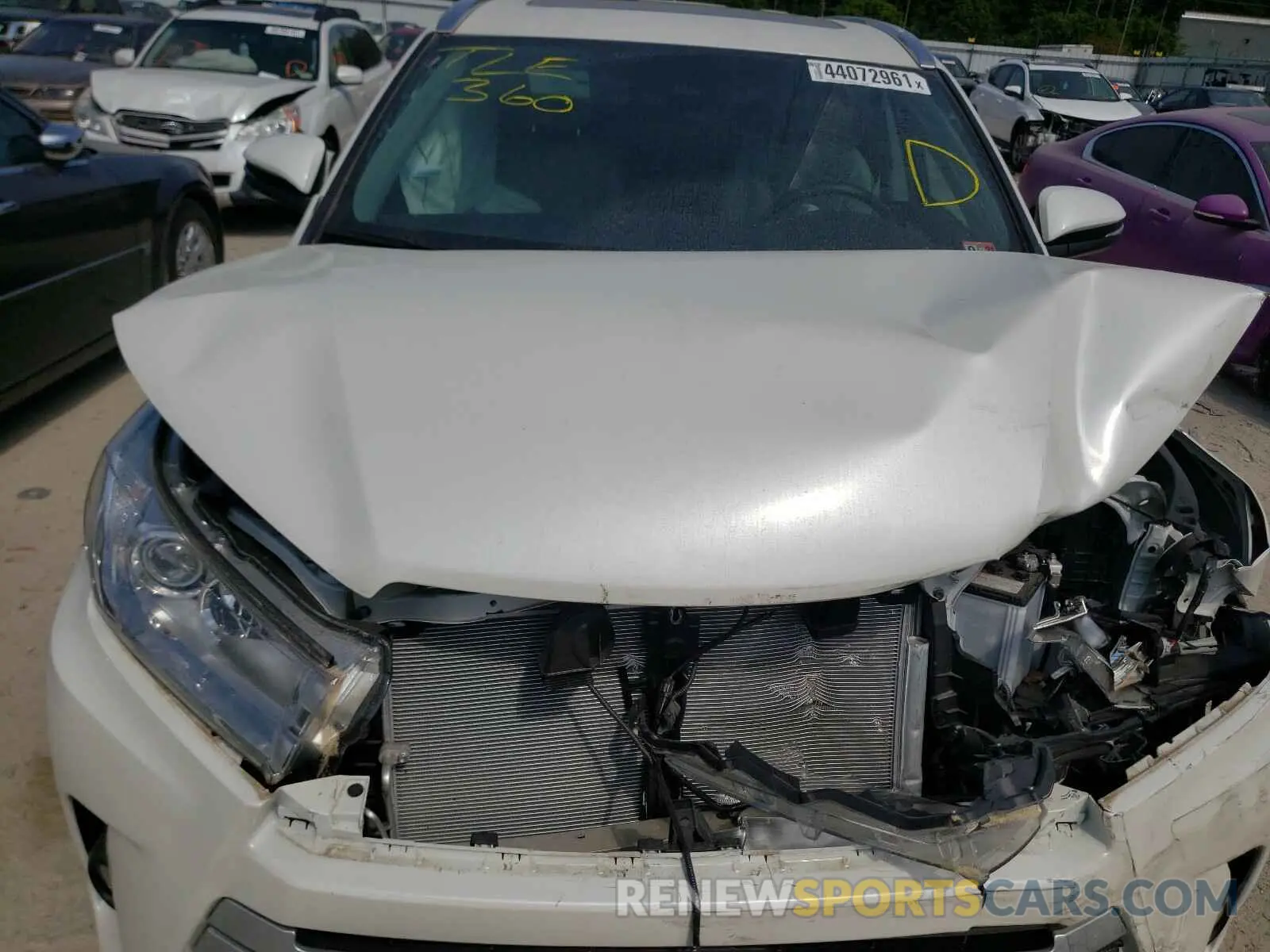 7 fotografías del automóvil dañado 5TDJZRFH7KS614359 TOYOTA HIGHLANDER 2019