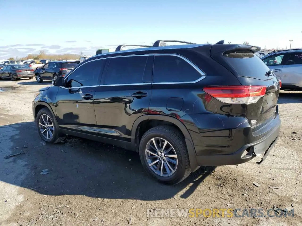 2 fotografías del automóvil dañado 5TDJZRFH7KS614491 TOYOTA HIGHLANDER 2019