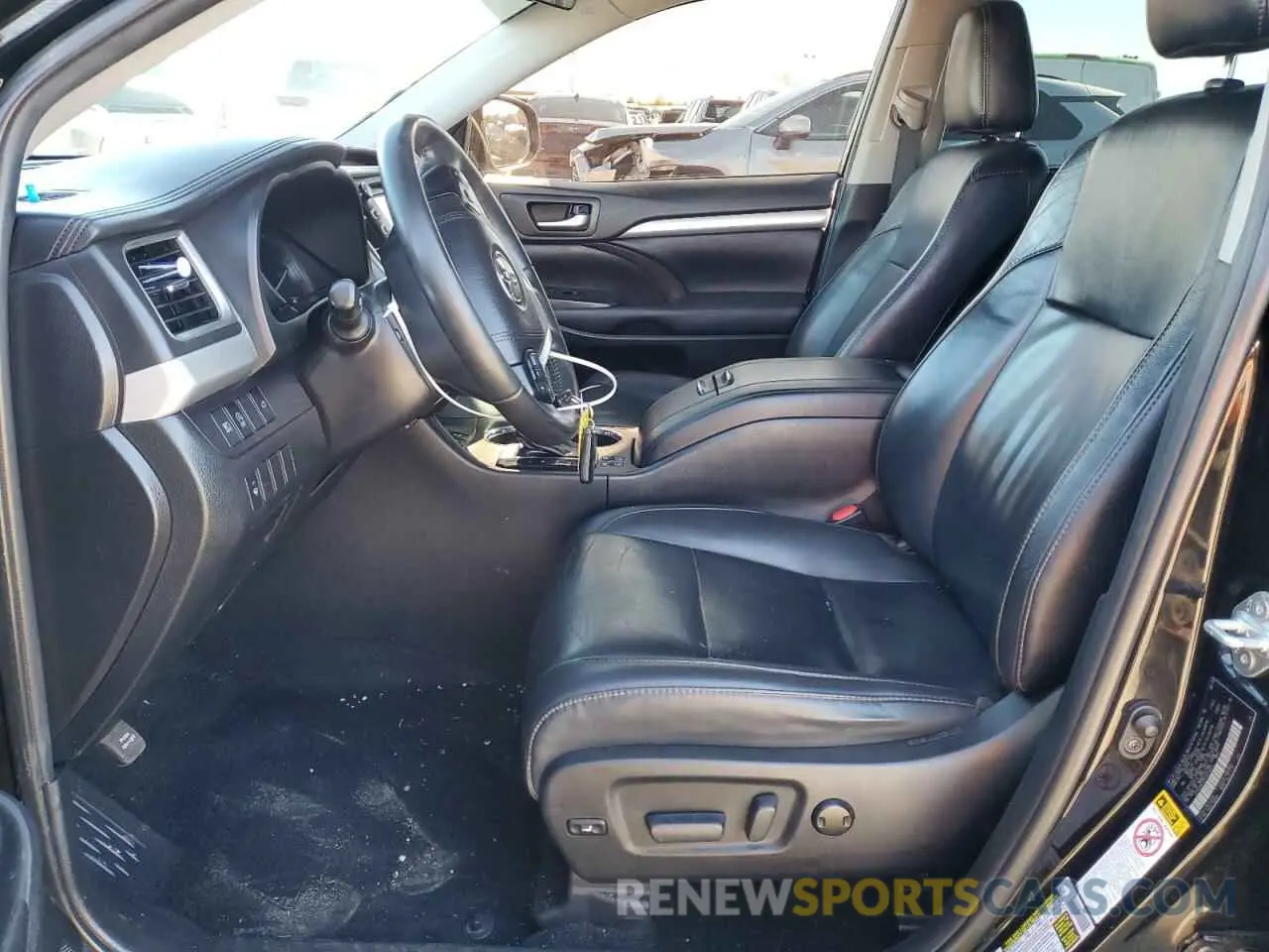 7 fotografías del automóvil dañado 5TDJZRFH7KS614491 TOYOTA HIGHLANDER 2019
