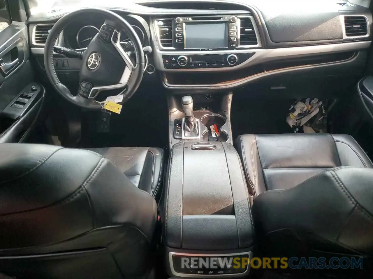 8 fotografías del automóvil dañado 5TDJZRFH7KS614491 TOYOTA HIGHLANDER 2019