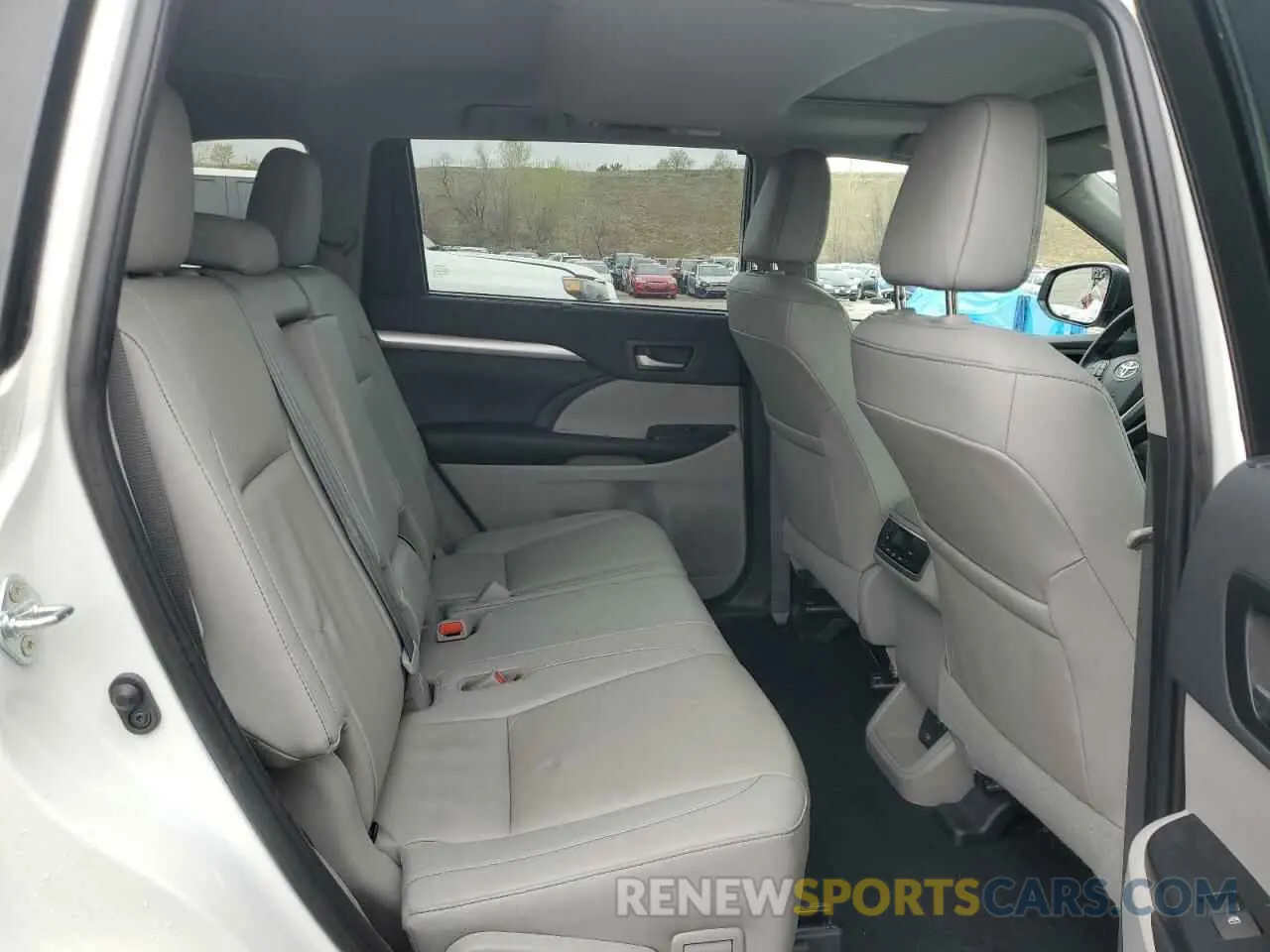 11 fotografías del automóvil dañado 5TDJZRFH7KS615625 TOYOTA HIGHLANDER 2019