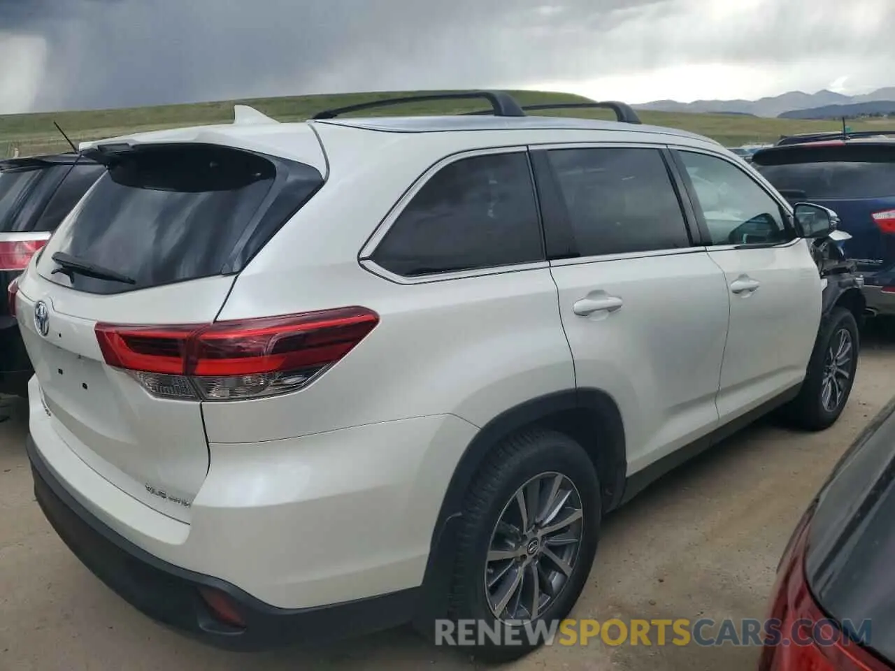 3 fotografías del automóvil dañado 5TDJZRFH7KS615625 TOYOTA HIGHLANDER 2019