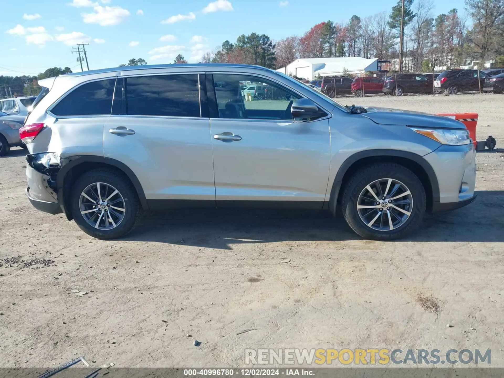13 fotografías del automóvil dañado 5TDJZRFH7KS629976 TOYOTA HIGHLANDER 2019