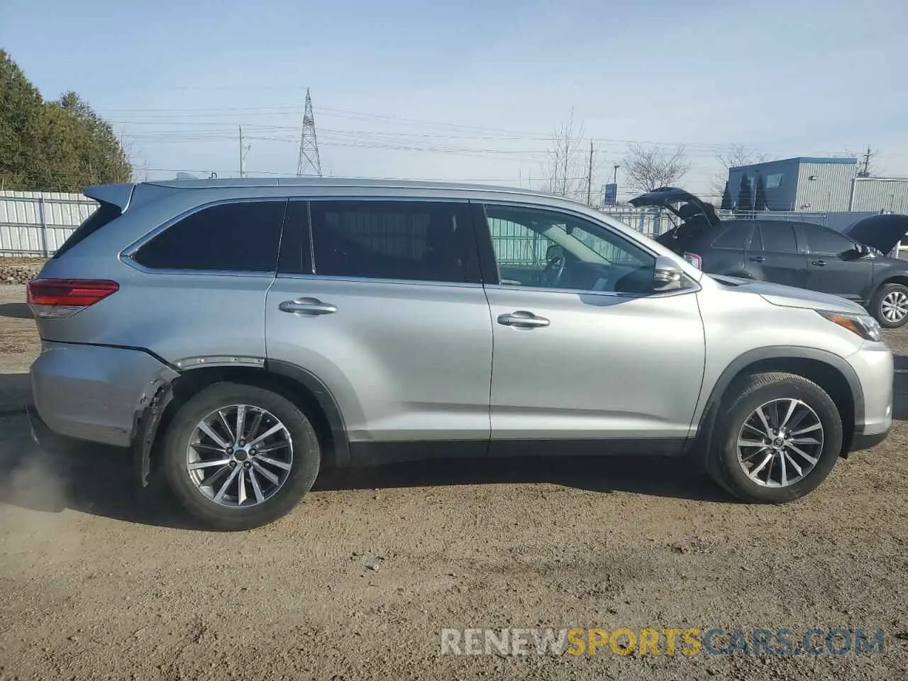 3 fotografías del automóvil dañado 5TDJZRFH7KS734727 TOYOTA HIGHLANDER 2019
