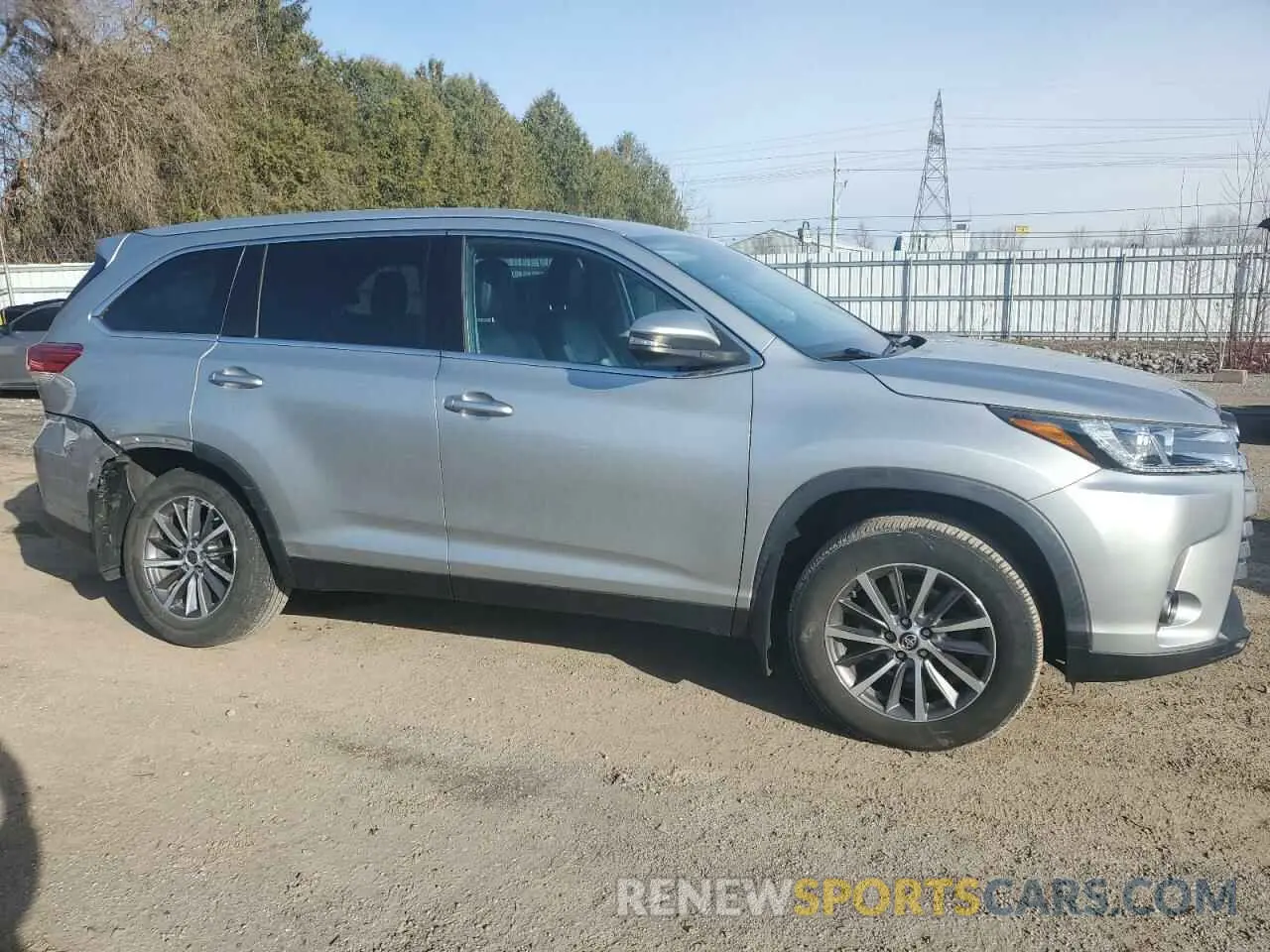 4 fotografías del automóvil dañado 5TDJZRFH7KS734727 TOYOTA HIGHLANDER 2019