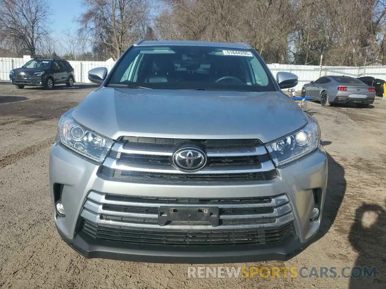 5 fotografías del automóvil dañado 5TDJZRFH7KS734727 TOYOTA HIGHLANDER 2019