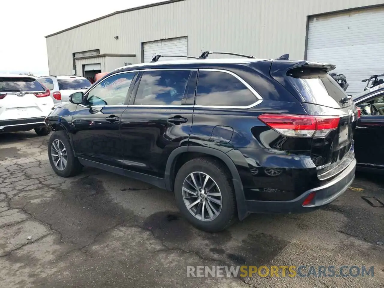 2 fotografías del automóvil dañado 5TDJZRFH7KS745744 TOYOTA HIGHLANDER 2019