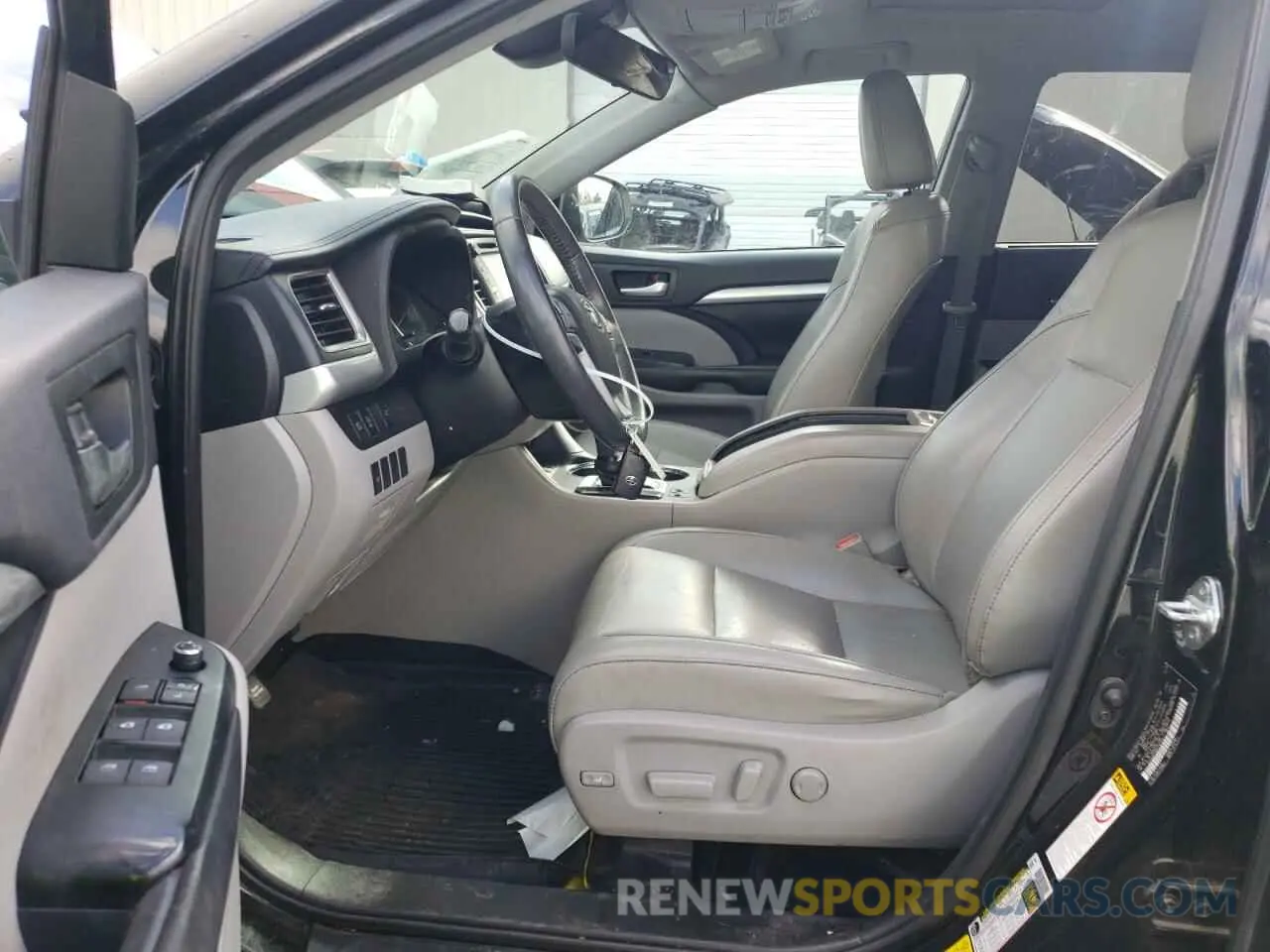 7 fotografías del automóvil dañado 5TDJZRFH7KS745744 TOYOTA HIGHLANDER 2019