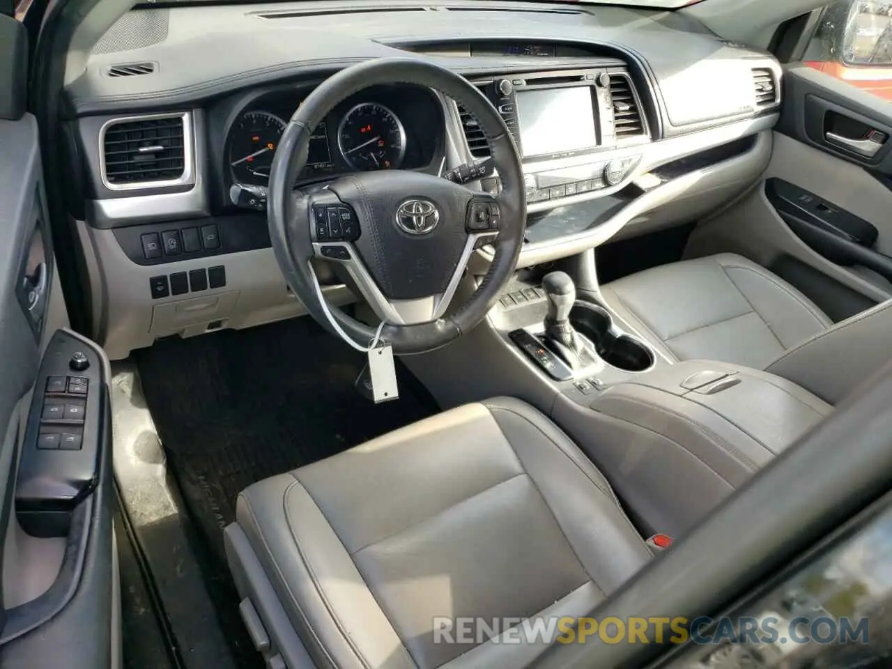 8 fotografías del automóvil dañado 5TDJZRFH7KS745744 TOYOTA HIGHLANDER 2019