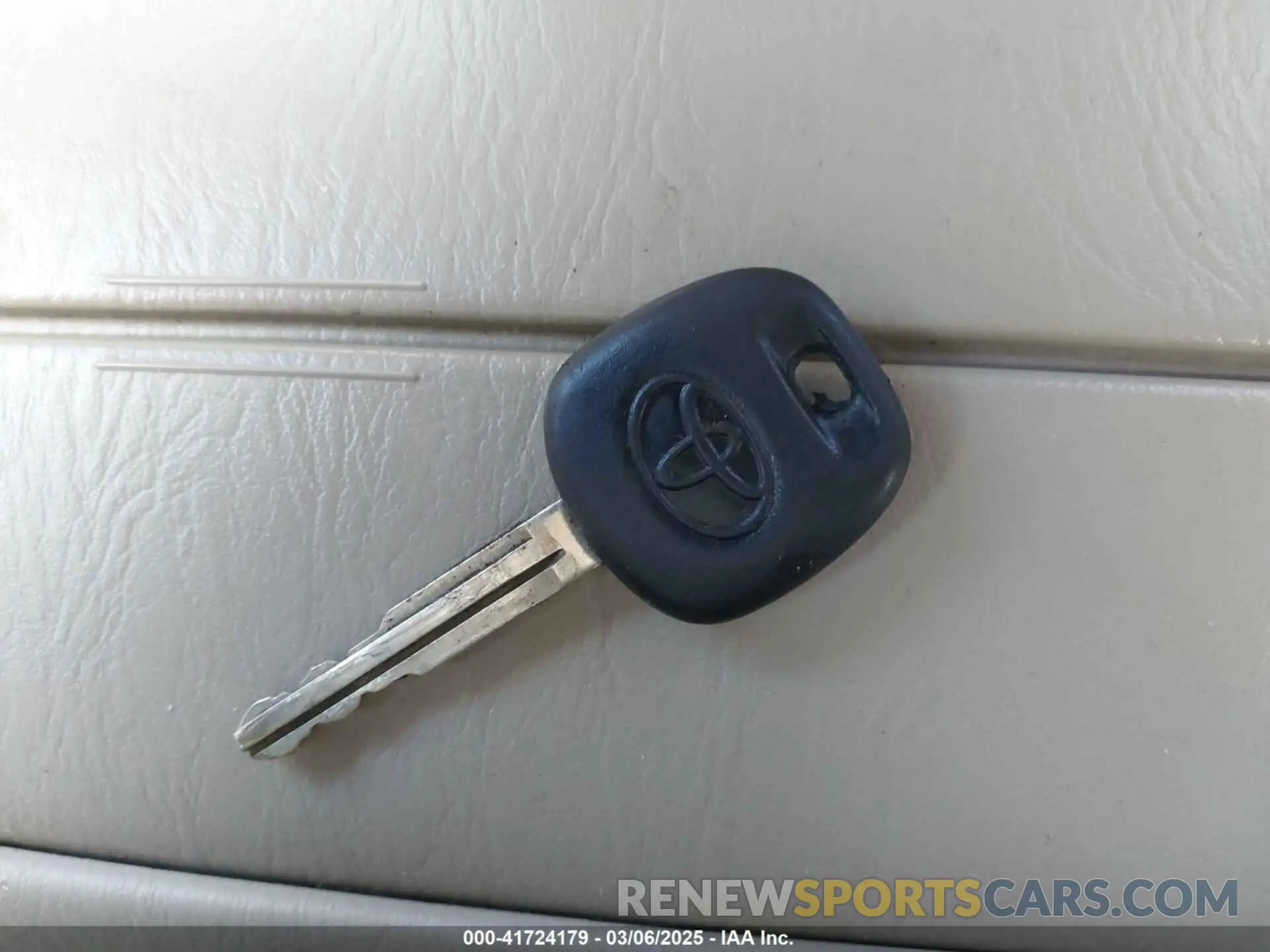 11 fotografías del automóvil dañado 5TDJZRFH7KS952229 TOYOTA HIGHLANDER 2019