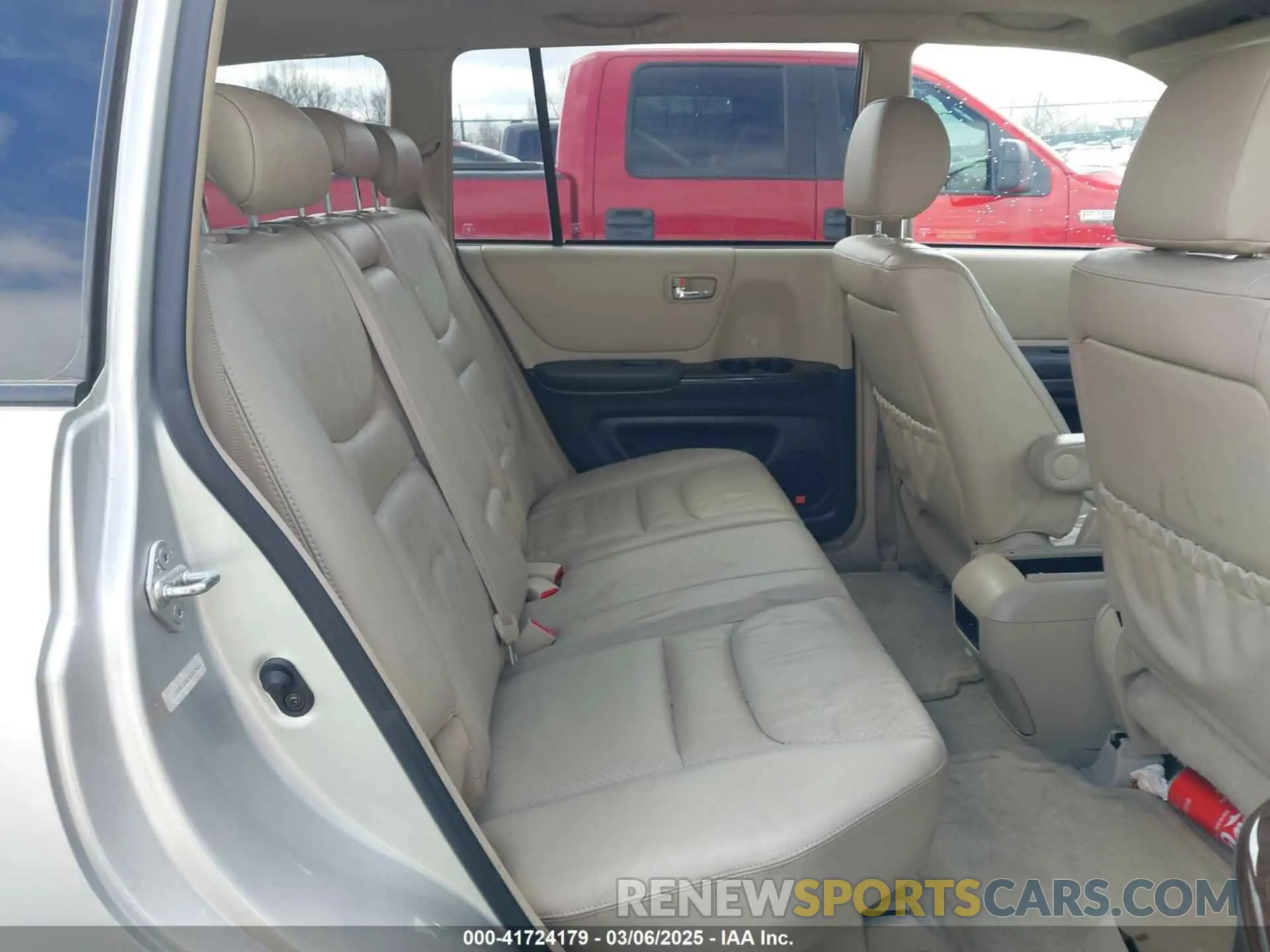 8 fotografías del automóvil dañado 5TDJZRFH7KS952229 TOYOTA HIGHLANDER 2019