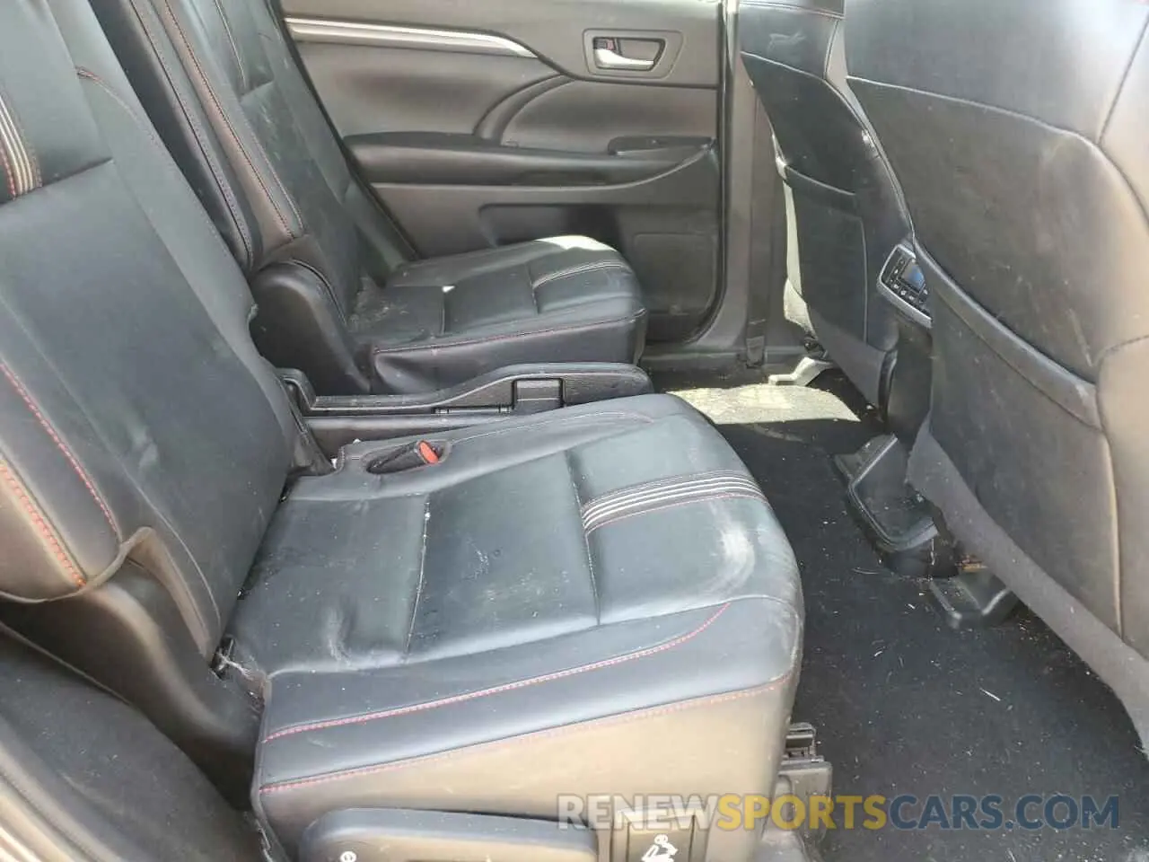 10 fotografías del automóvil dañado 5TDJZRFH7KS975428 TOYOTA HIGHLANDER 2019