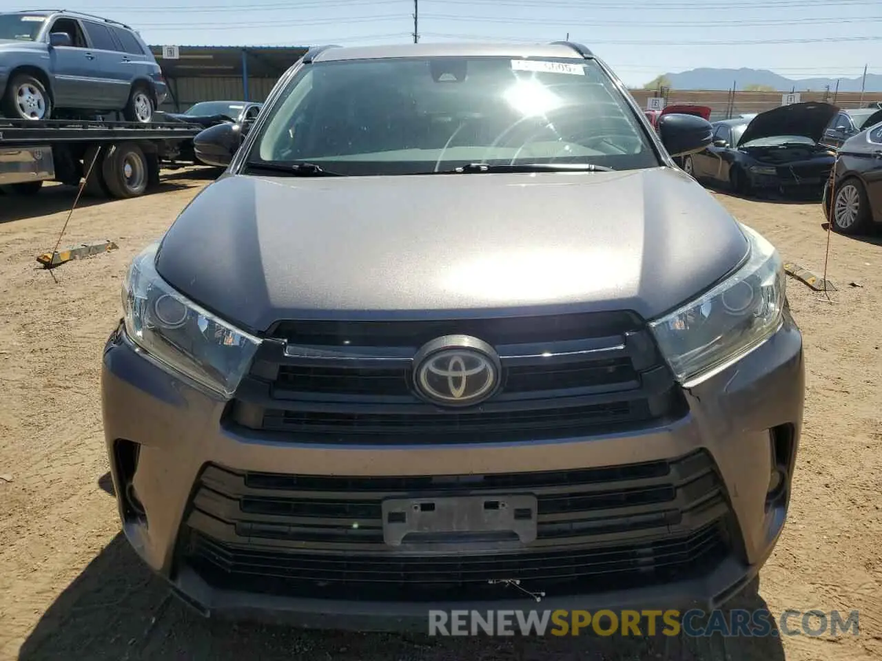 5 fotografías del automóvil dañado 5TDJZRFH7KS975428 TOYOTA HIGHLANDER 2019