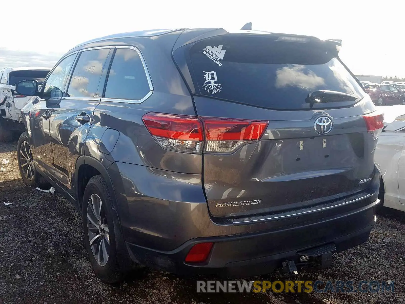 3 fotografías del automóvil dañado 5TDJZRFH8KS563616 TOYOTA HIGHLANDER 2019