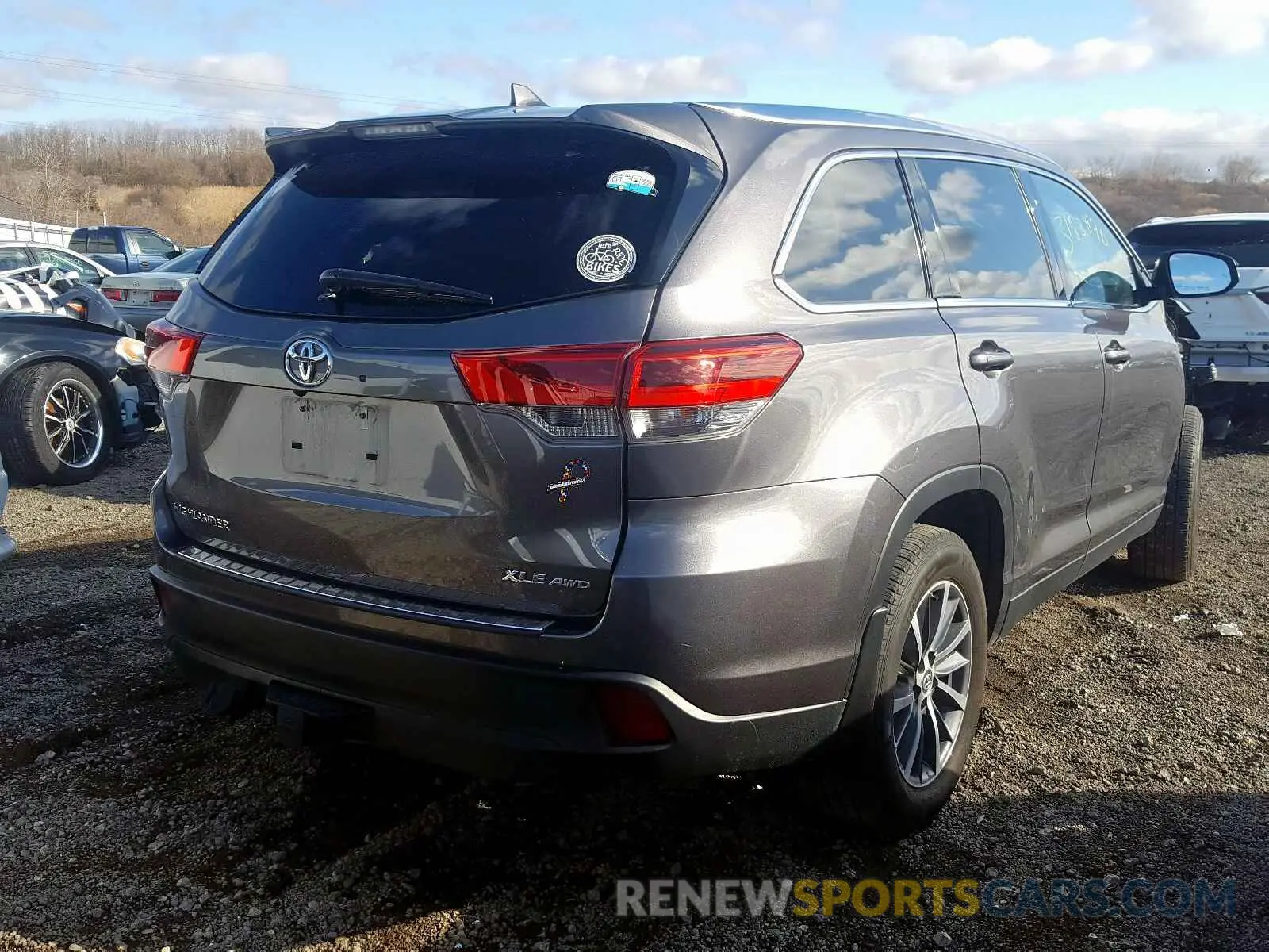 4 fotografías del automóvil dañado 5TDJZRFH8KS563616 TOYOTA HIGHLANDER 2019